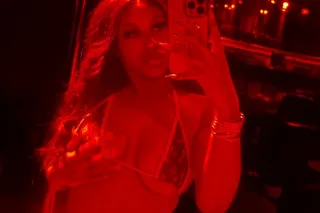 Hottie with the body 😍🔥qv special ,RUN DONT WALK 😍😩 - Image 1