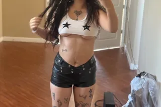 Busty Snow bunny ready to meet 😍😏 - Image 1