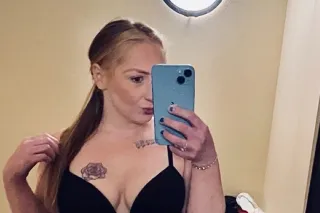 💋 Soft skin, juicy curves, & a smile that’ll have you hooked 💋 - Image 3